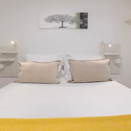 With Patio By Lovelystay Apartament Lizbona